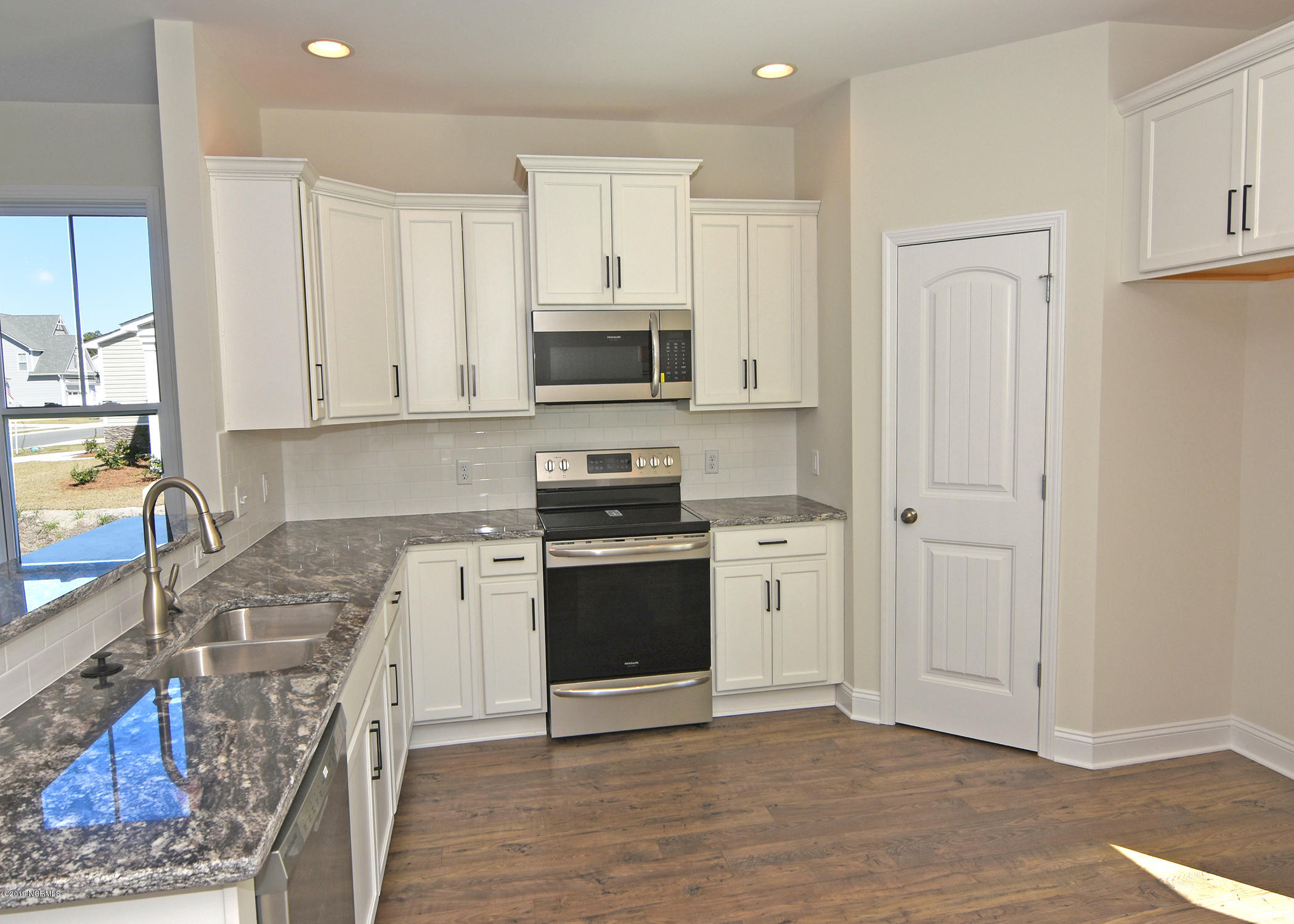 421 Lehigh Road Wilmington, NC 28412 - Photo 4 of 12 Kitchen
