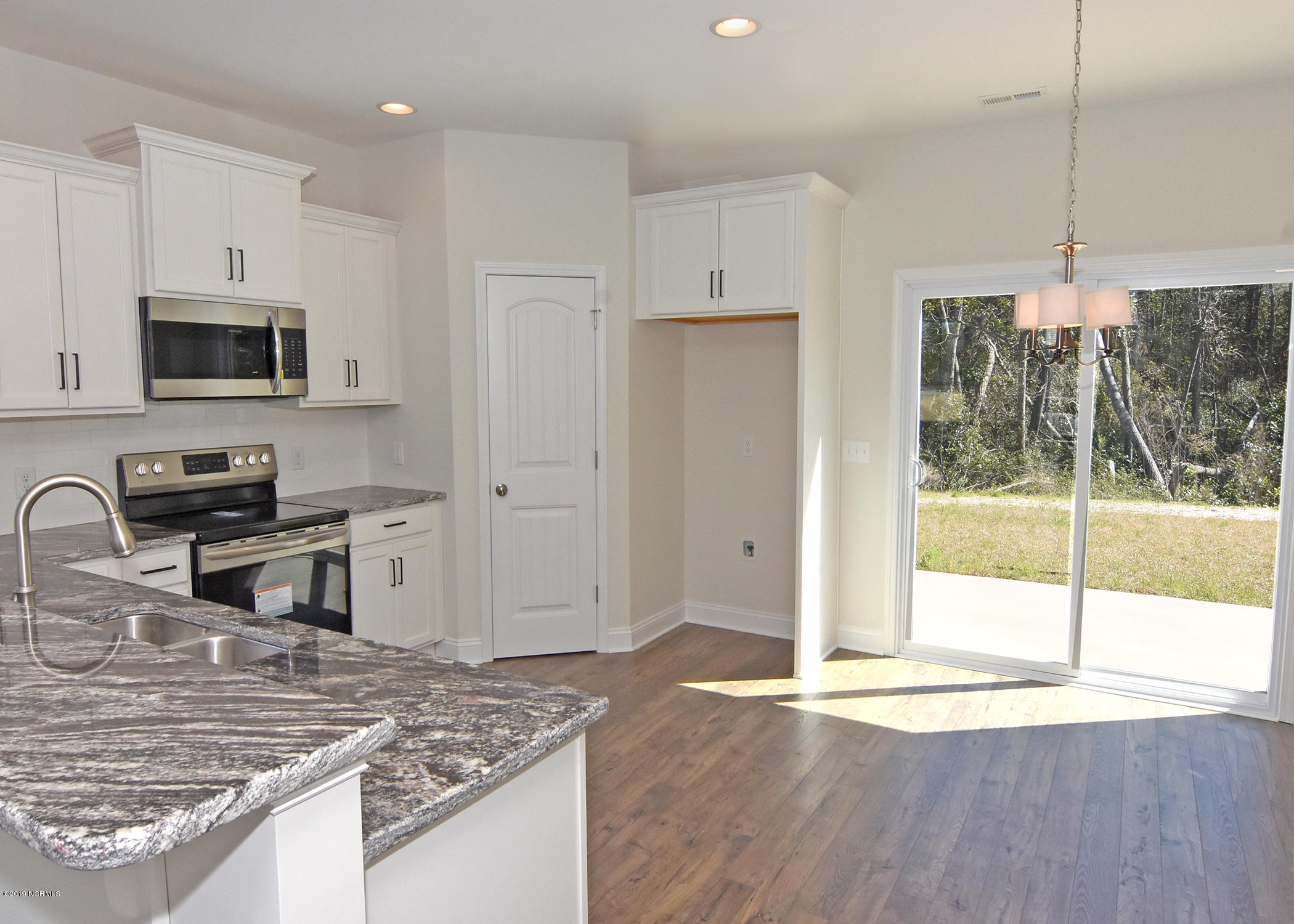 421 Lehigh Road Wilmington, NC 28412 - Photo 5 of 12 Kitchen and Dining