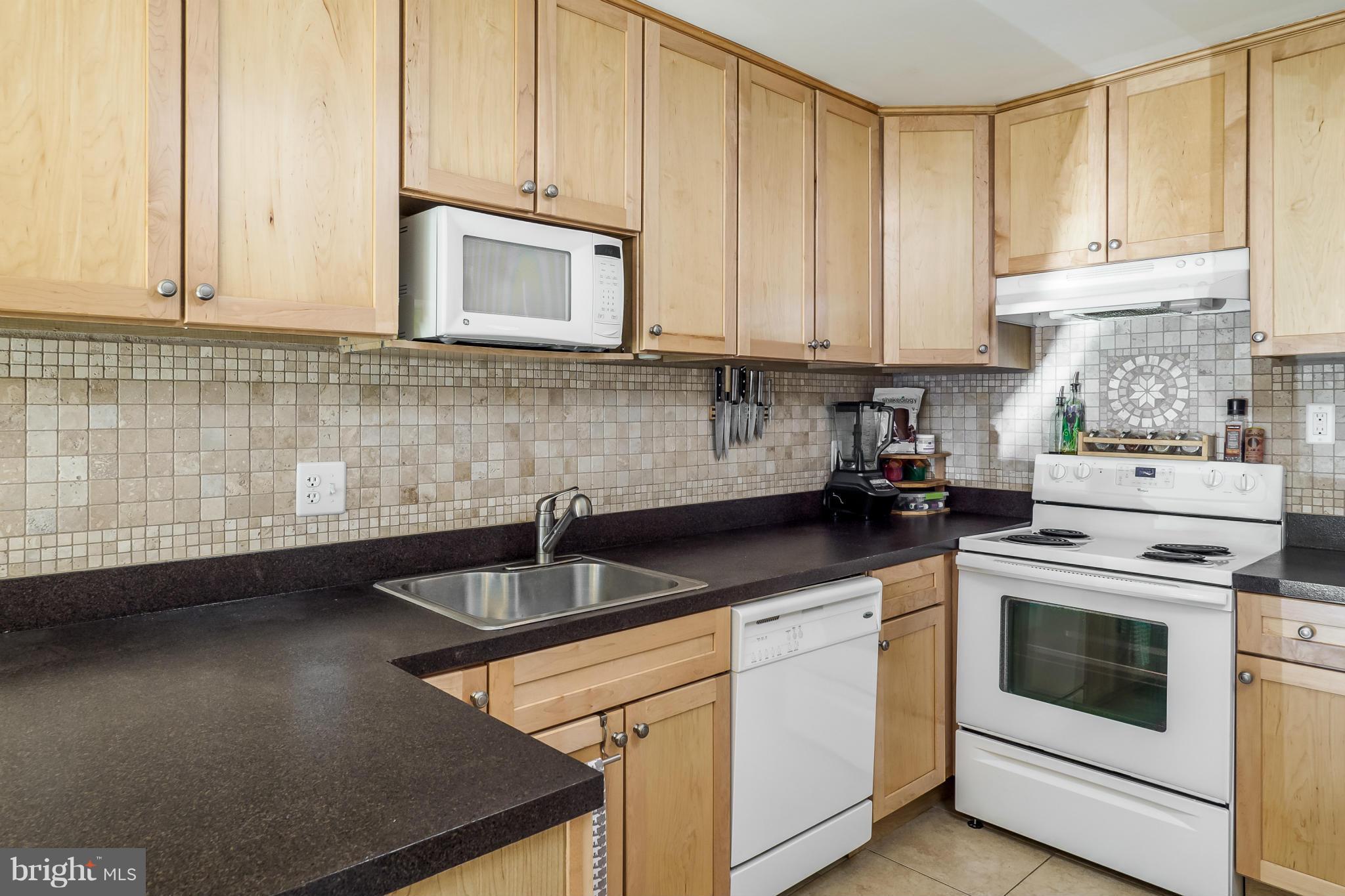2217 Cartwright Place Reston, VA 20191 - Photo 13 of 24 Kitchen