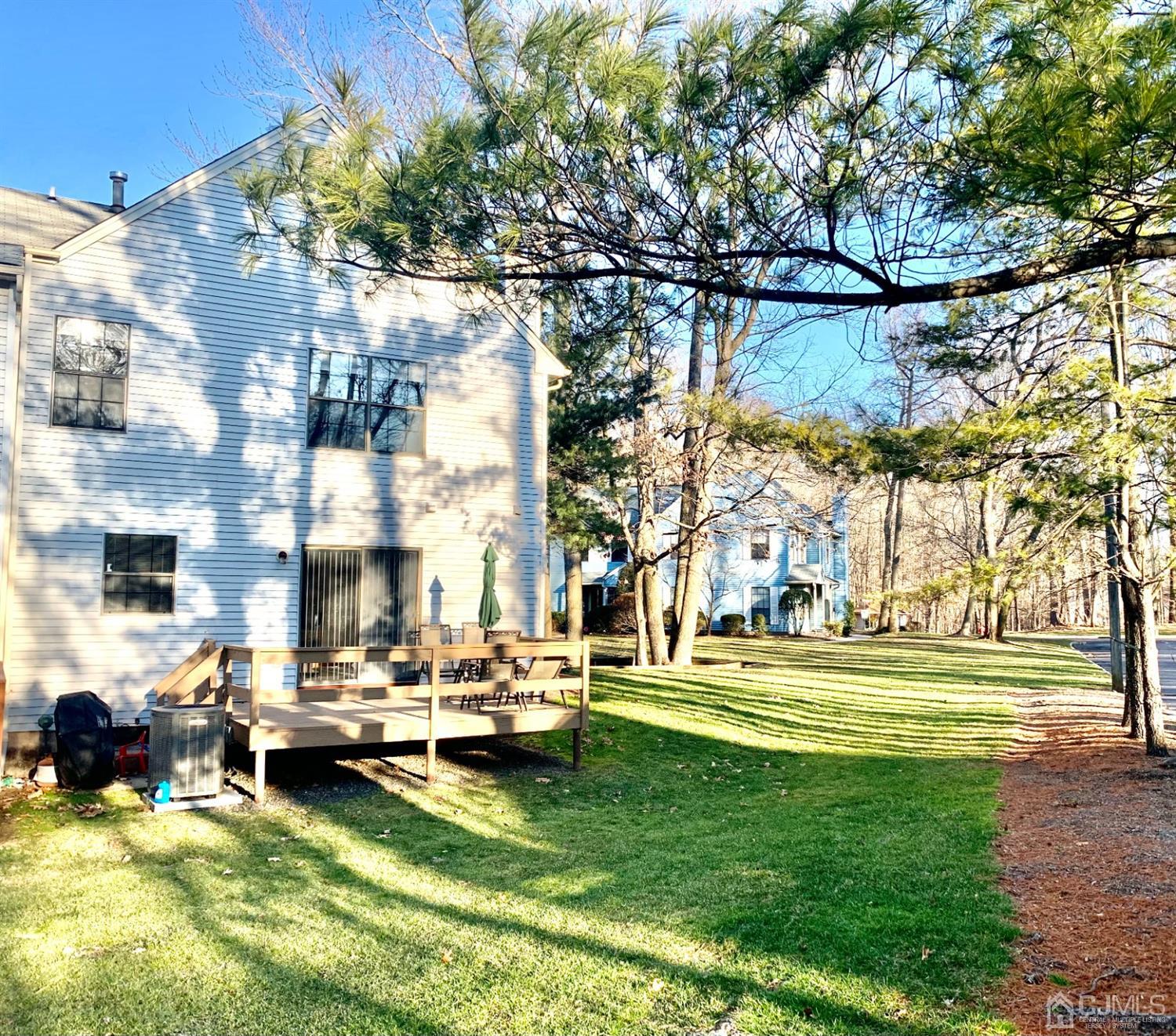 1001 Timber Oaks Road, Unit 1001 Edison, NJ 08820 - Photo 4 of 25 a swimming pool view with a seating space