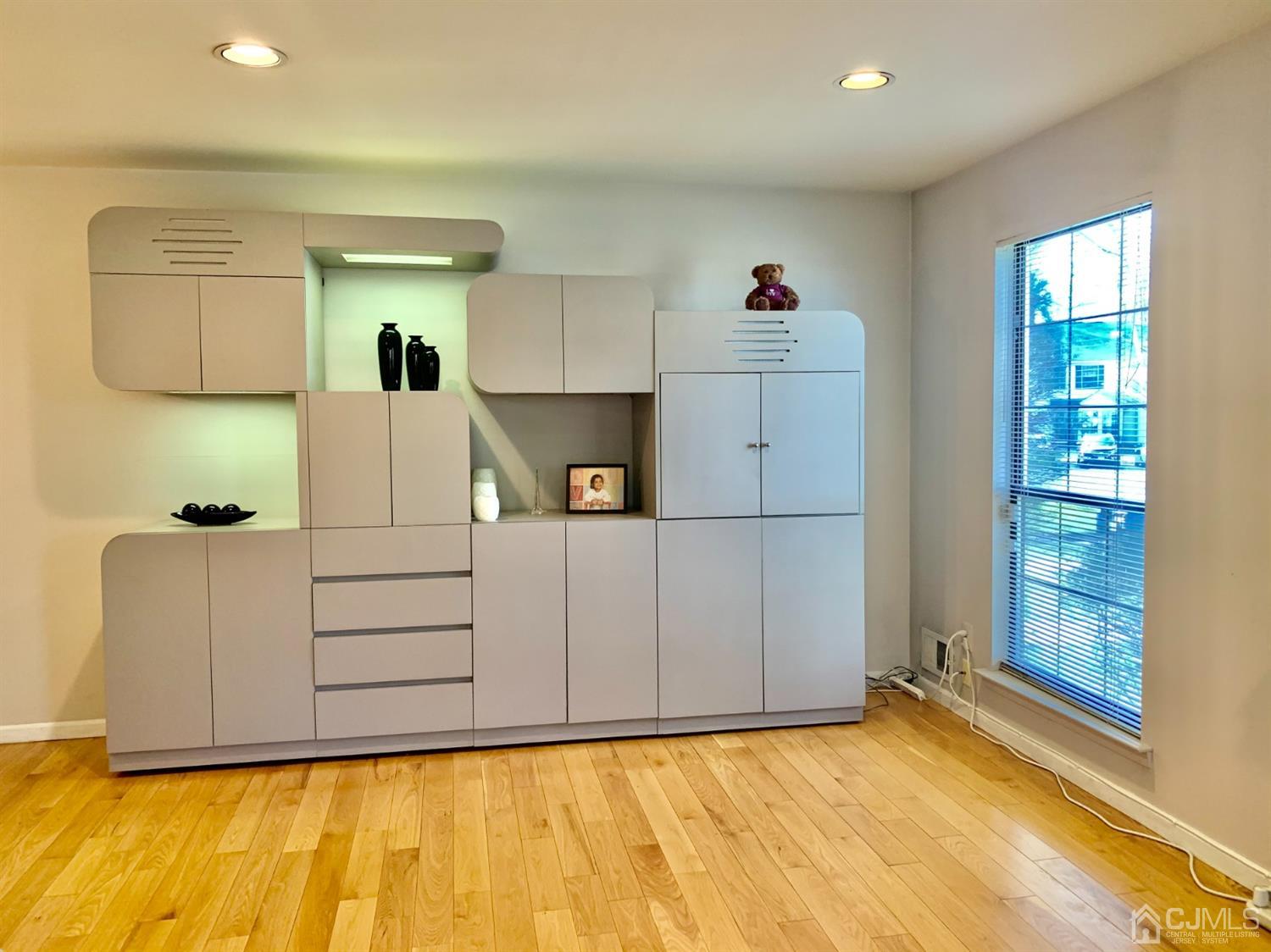 1001 Timber Oaks Road, Unit 1001 Edison, NJ 08820 - Photo 10 of 25 a view of kitchen with furniture and wooden floor