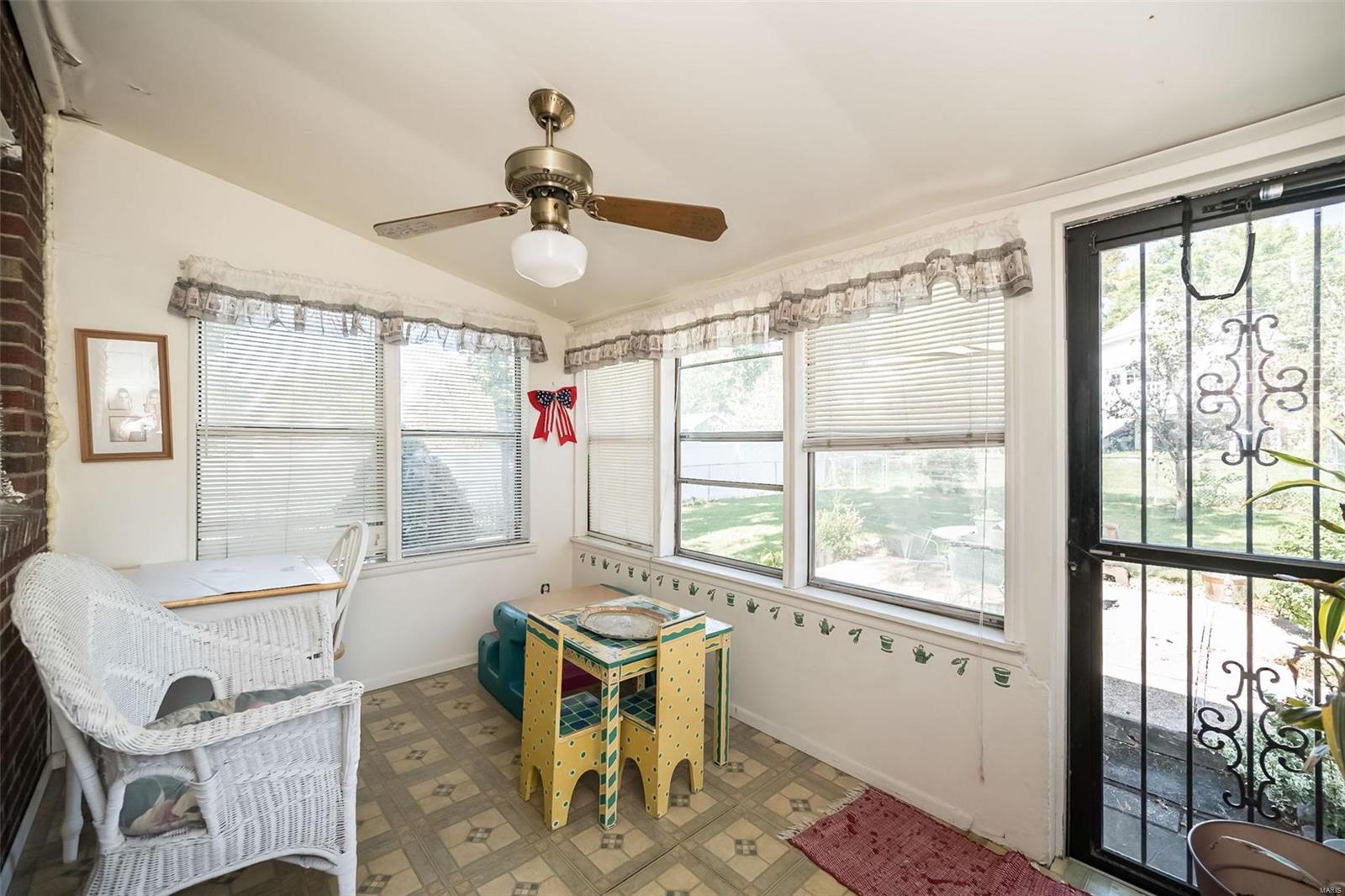 8917 Shawnee Lane St. Louis, MO 63114 - Photo 12 of 24