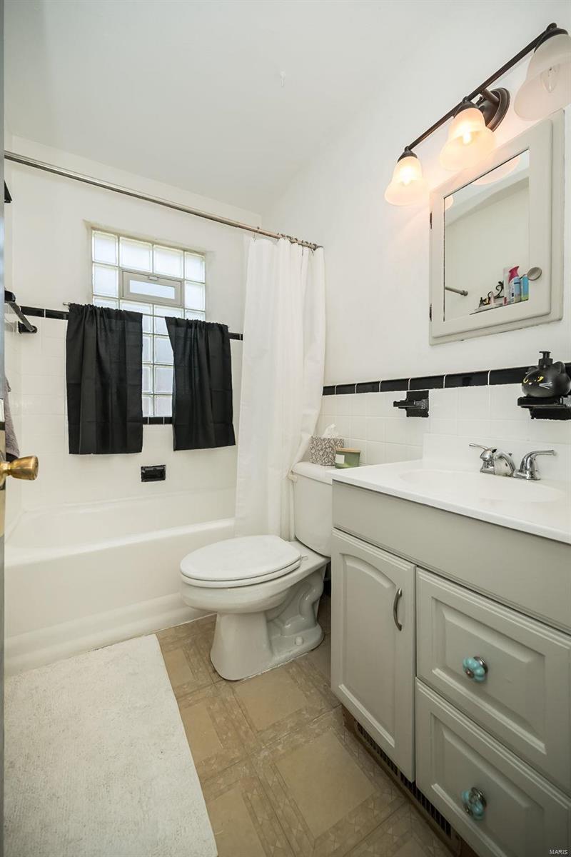 8917 Shawnee Lane St. Louis, MO 63114 - Photo 16 of 24