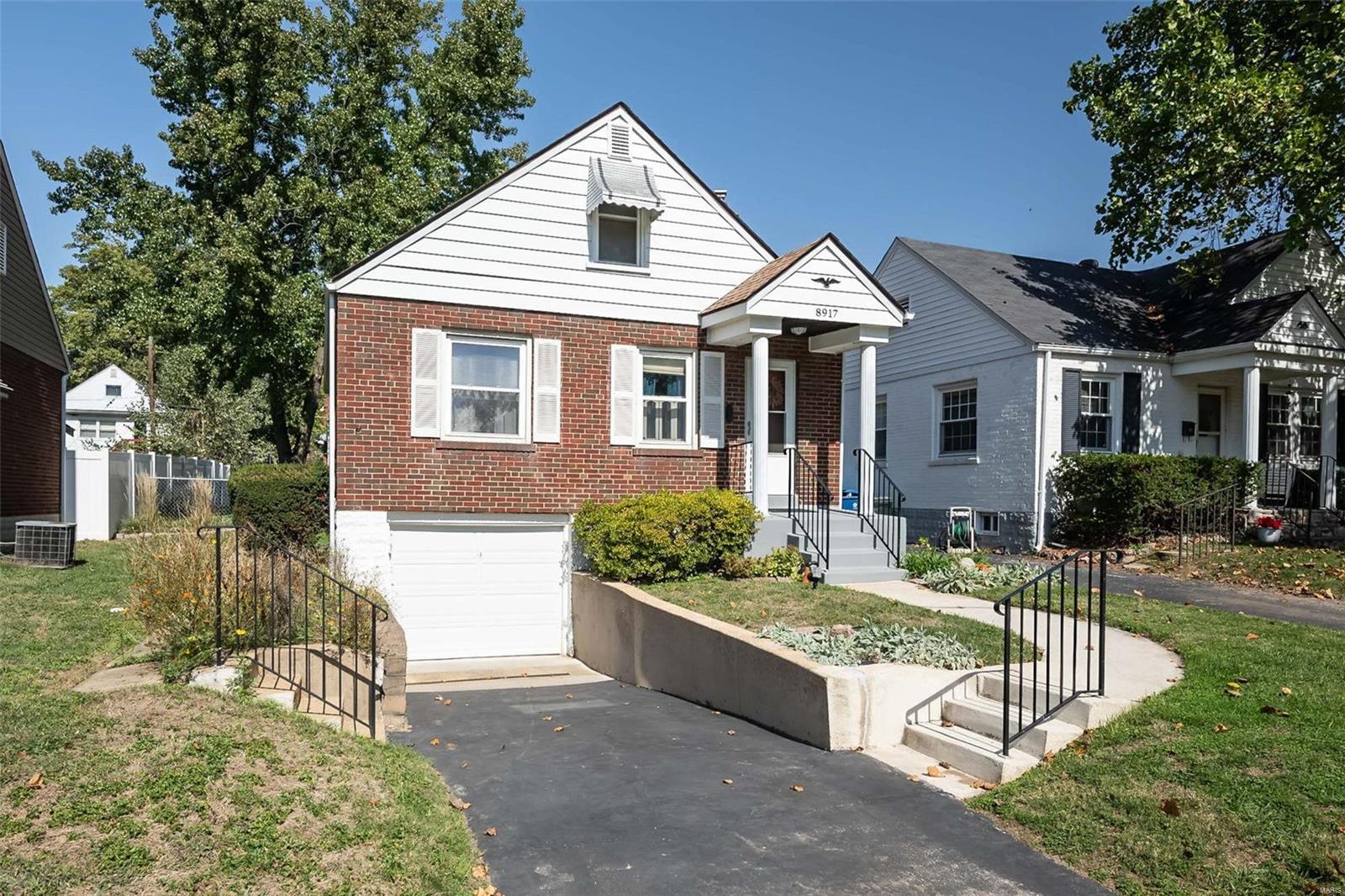 8917 Shawnee Lane St. Louis, MO 63114 - Photo 2 of 24