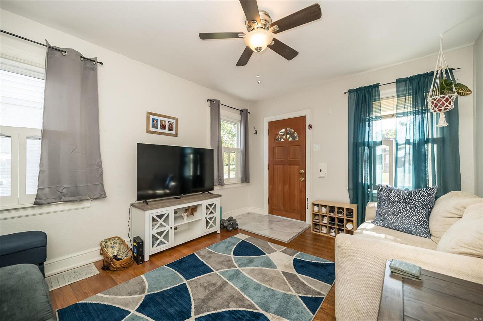 8917 Shawnee Lane St. Louis, MO 63114 - Photo 3 of 24