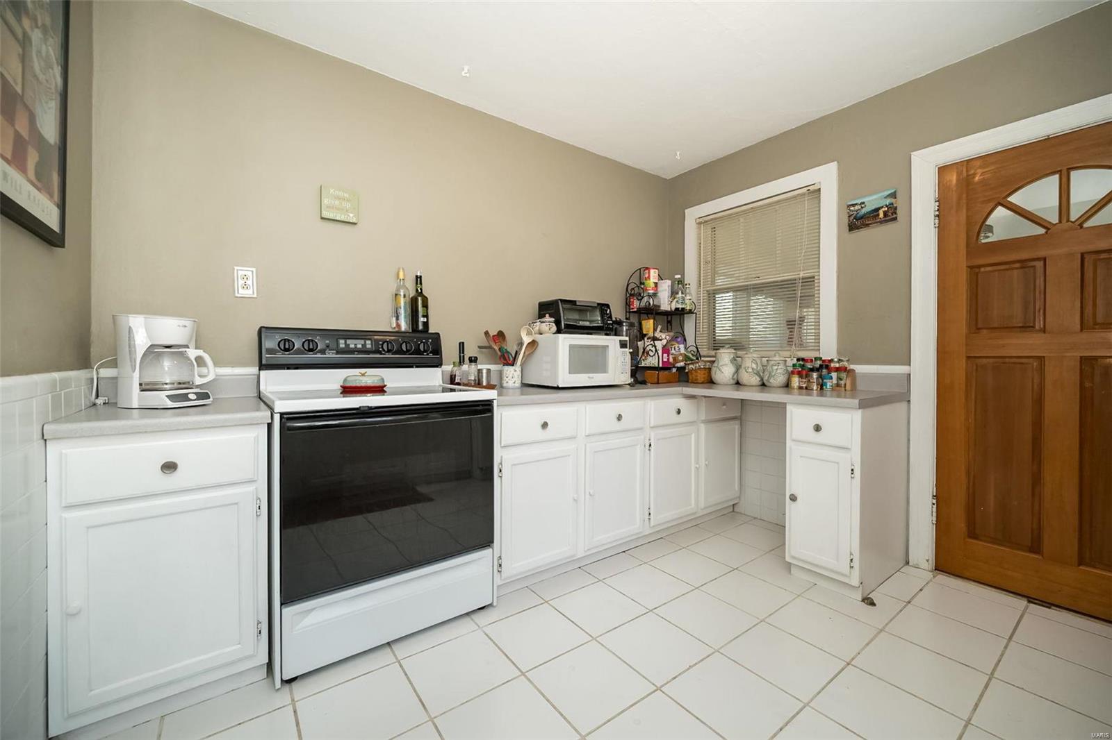 8917 Shawnee Lane St. Louis, MO 63114 - Photo 10 of 24