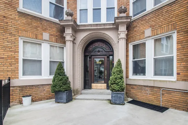 $1,900 | 170 Maple Street, Unit 110, Malden, MA 02148