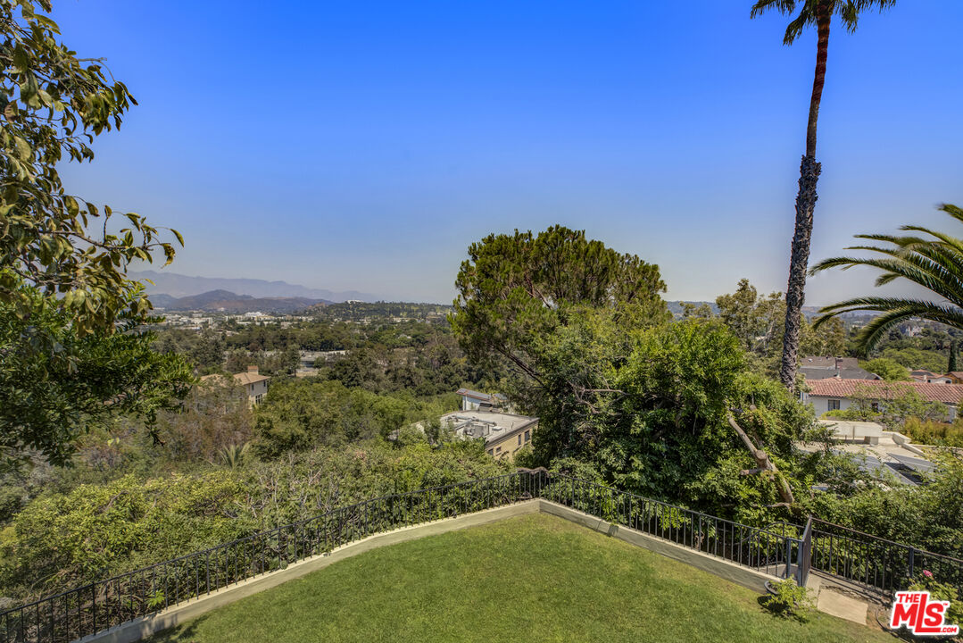 3659 Shannon Road Los Angeles, CA 90027 - Photo 26 of 48