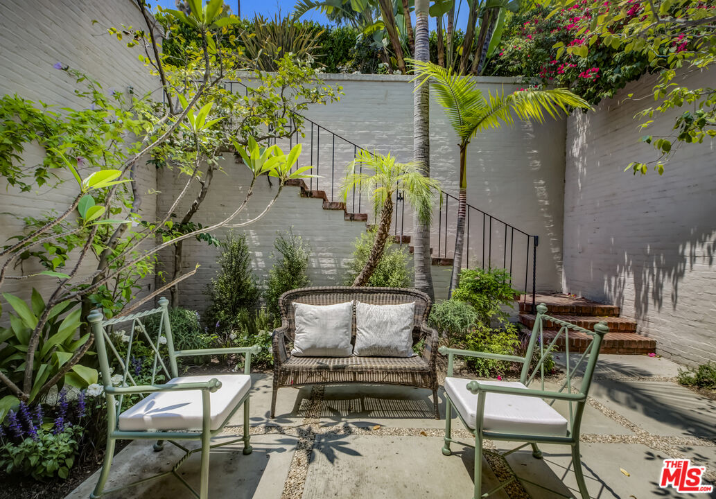 3659 Shannon Road Los Angeles, CA 90027 - Photo 4 of 48