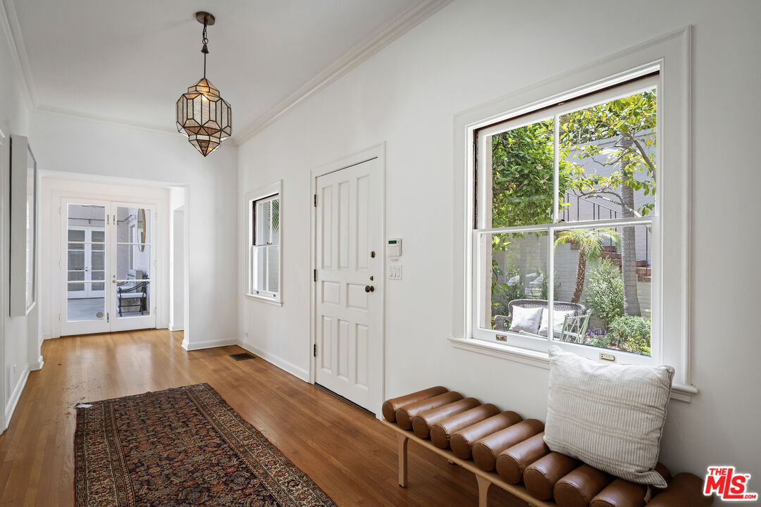 3659 Shannon Road Los Angeles, CA 90027 - Photo 8 of 48