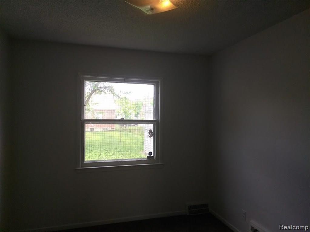 20661 Moross Road Detroit, MI 48224 - Photo 8 of 15 IMG_20170523_143937.jpg