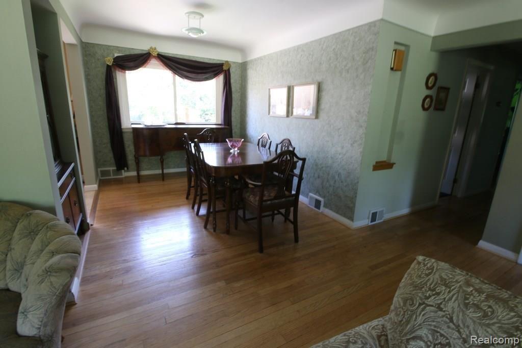 26432 Springland Street Farmington, MI 48334 - Photo 8 of 34