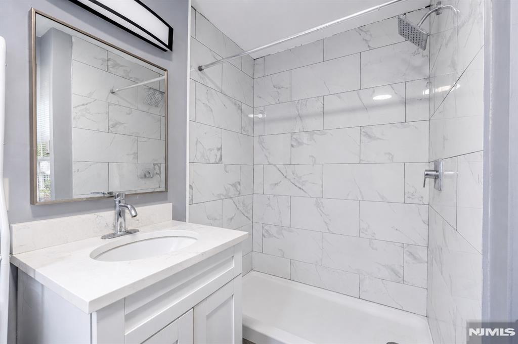 231 Palisade Avenue, Unit 4 Garfield, NJ 07026 - Photo 5 of 6