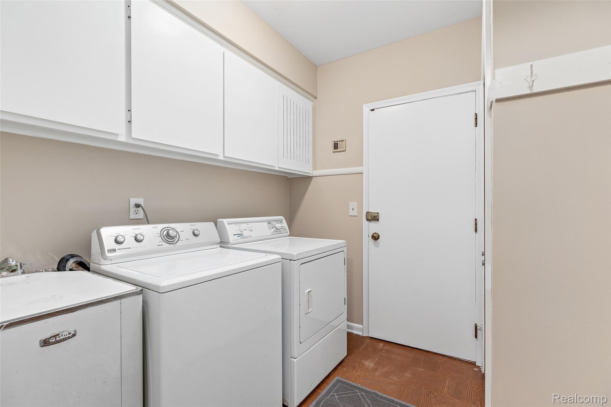 2504 New England Drive Rochester, MI 48309 - Photo 47 of 47 MarkG_NewEnglandRH_47.jpg