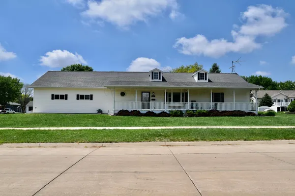 $349,500 | 403 13th Avenue Northeast, Sibley, IA 51249