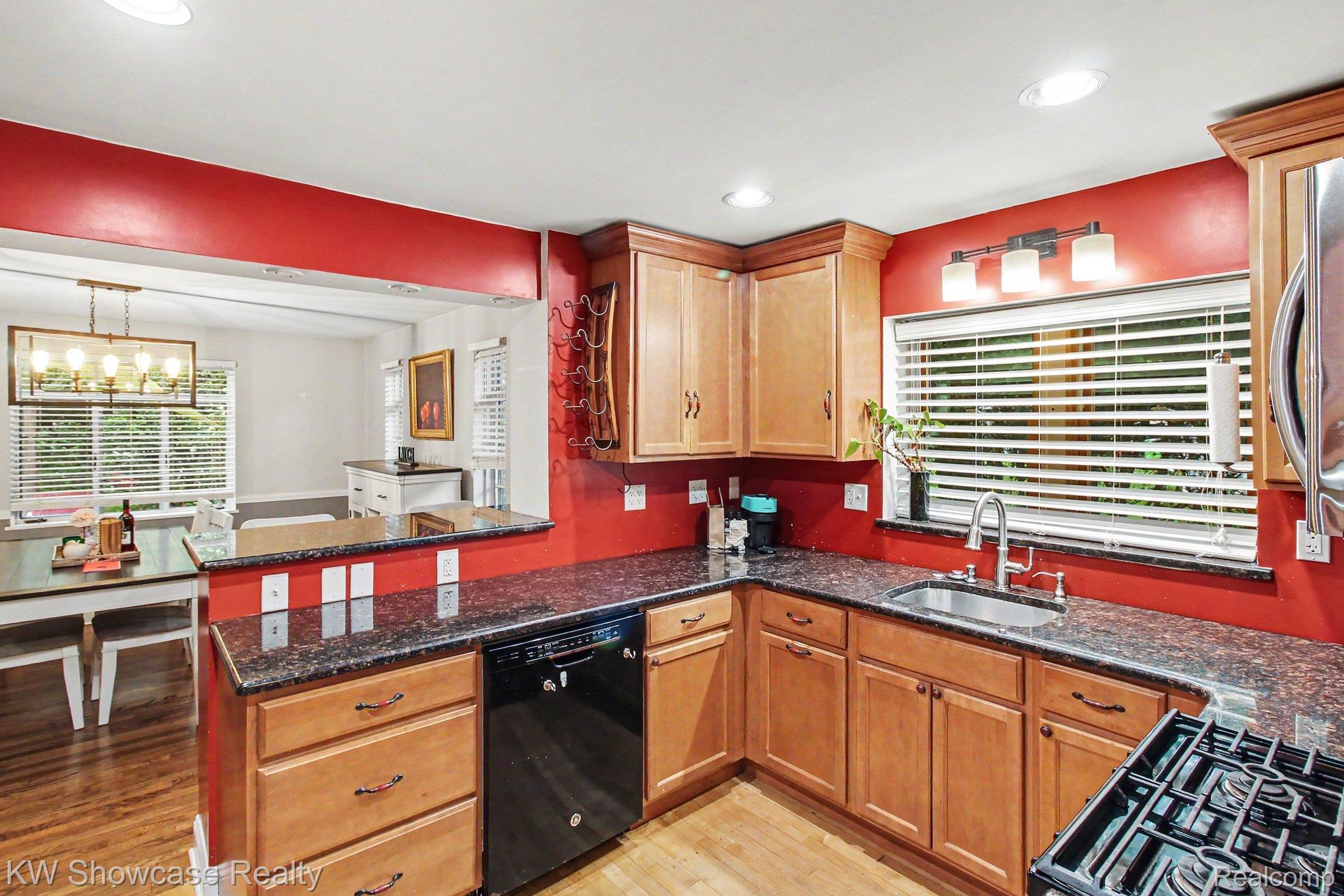 7361 Honeysuckle Road West Bloomfield, MI 48324 - Photo 4 of 40 009_file_3103.jpg