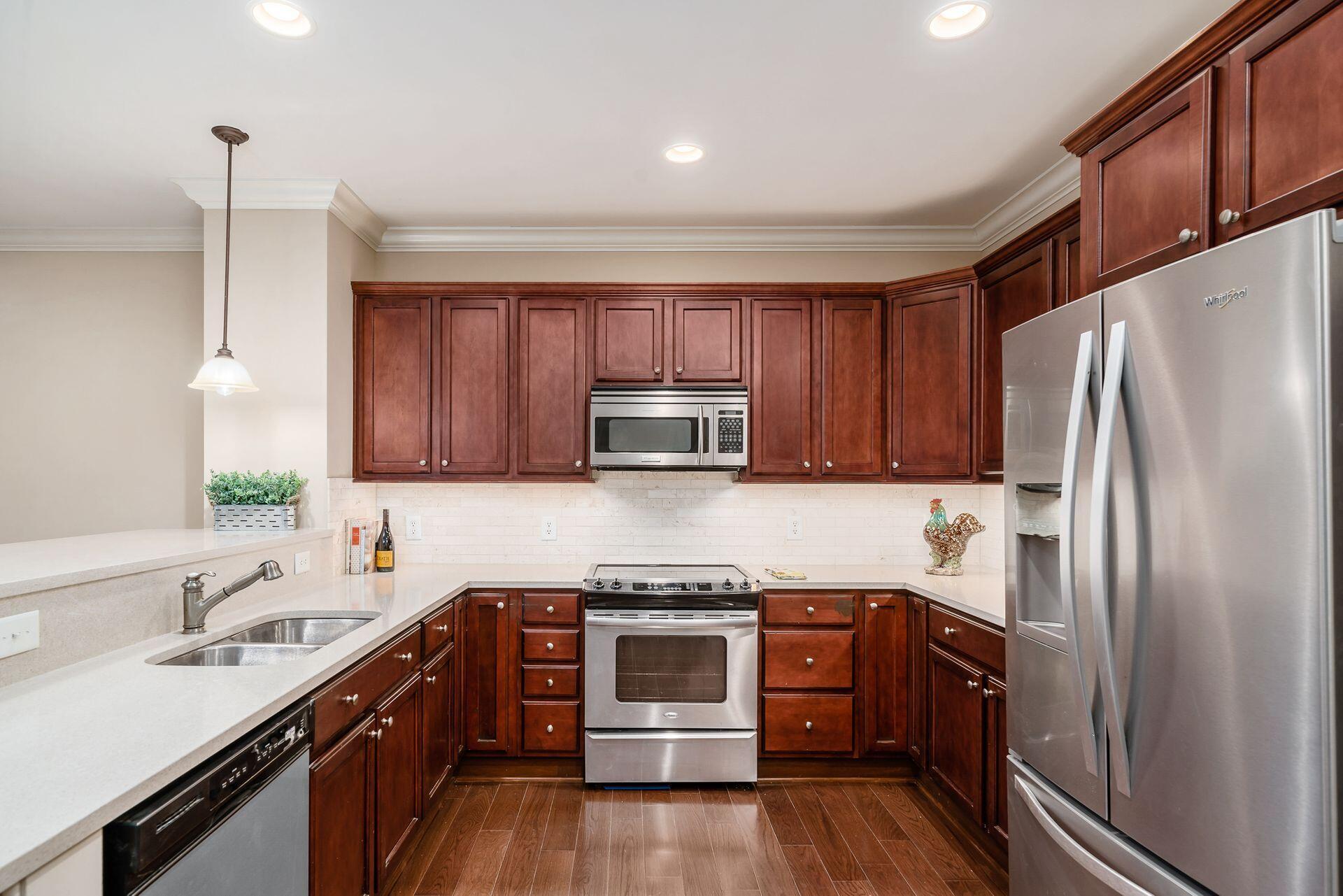 3175 Tremont Road, Unit 311 Columbus, OH 43221 - Photo 5 of 26 004_f_R 3175 Tremont Rd 012-