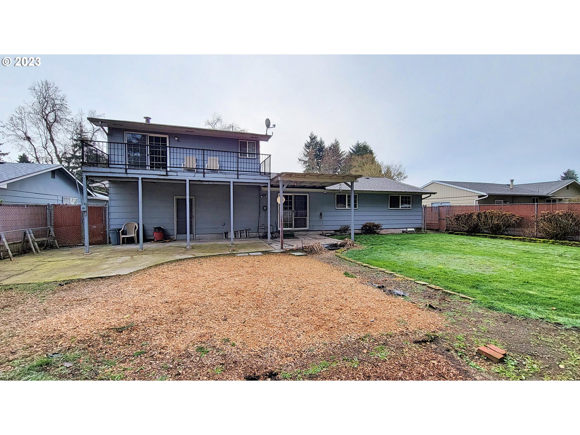 726 Rayner Avenue Springfield, OR 97477 - Photo 15 of 19 a house view with a garden space