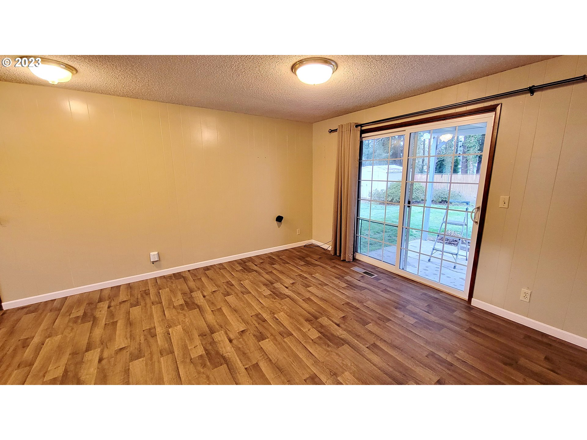 726 Rayner Avenue Springfield, OR 97477 - Photo 3 of 19 a room with a bed and large window