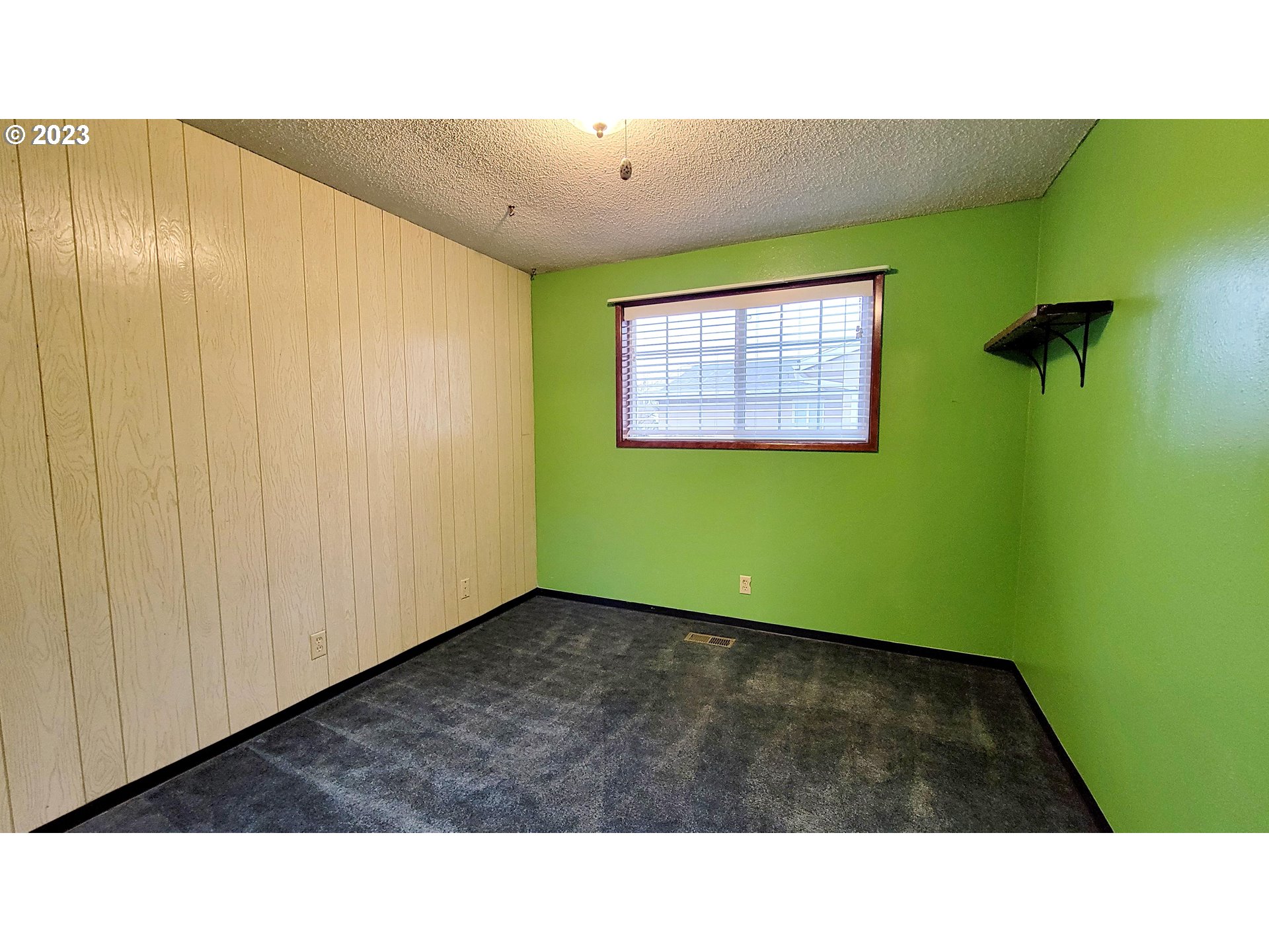 726 Rayner Avenue Springfield, OR 97477 - Photo 8 of 19 a picture of a room