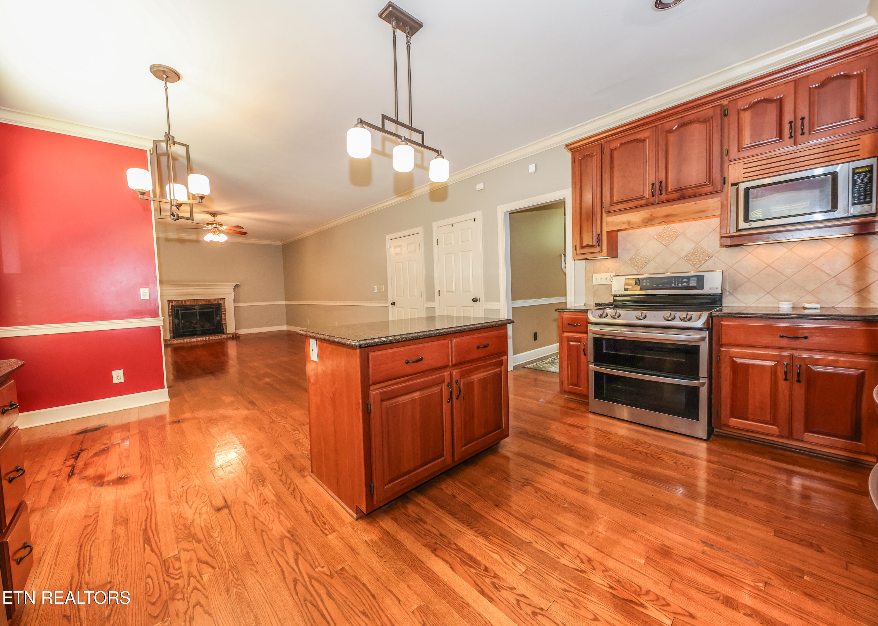 136 Baypath Drive Oak Ridge, TN 37830 - Photo 12 of 57 136 kitchen 2