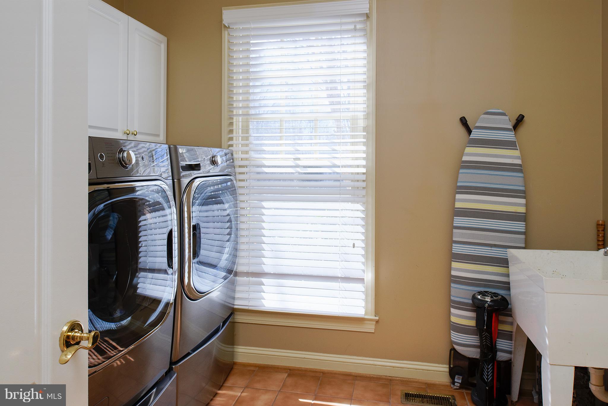 10316 Forest Maple Road Vienna, VA 22182 - Photo 27 of 30 Laundry and mud room