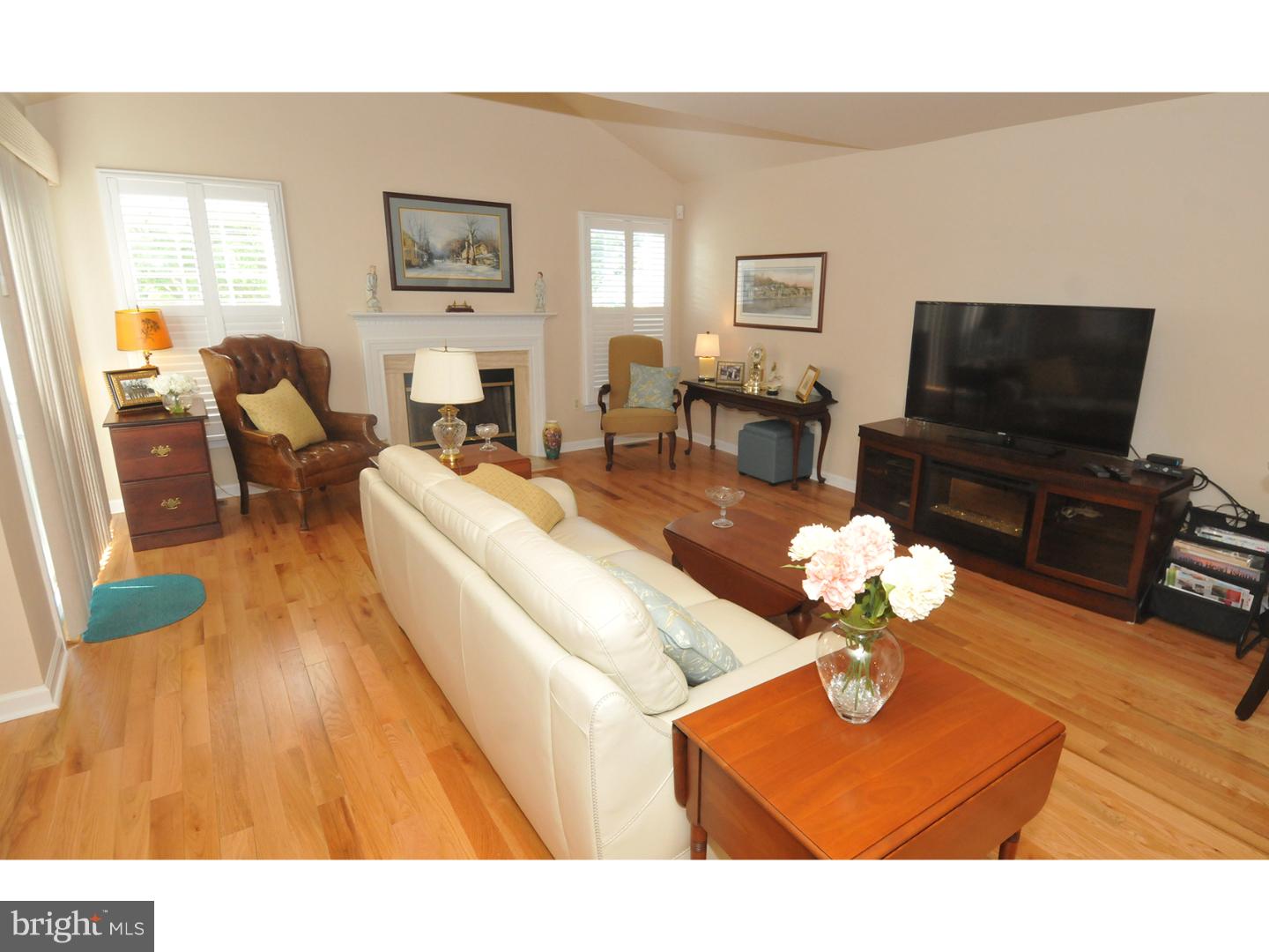 91 Kulp Road West Chalfont, PA 18914 - Photo 8 of 25 Living Room