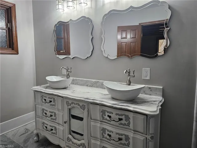 $524,900 | 301 Crouse Mountain Lane, Lexington, NC 27292