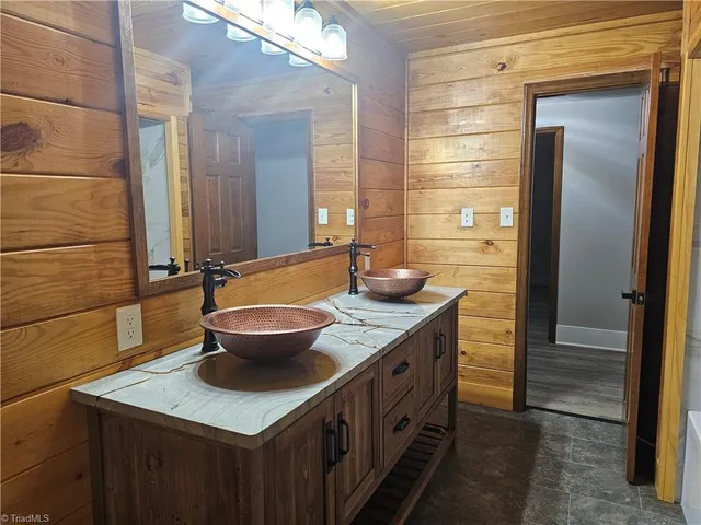 $524,900 | 301 Crouse Mountain Lane, Lexington, NC 27292