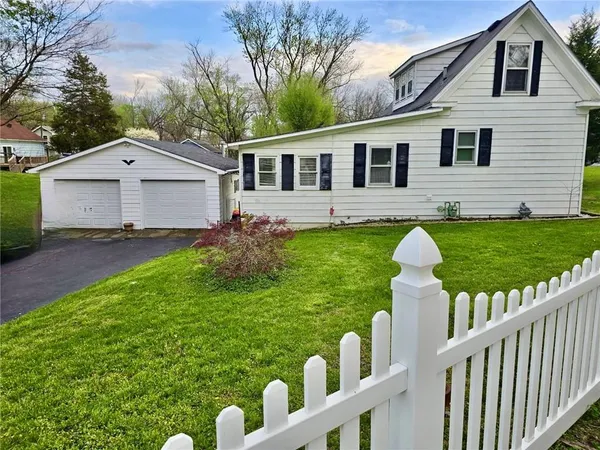 $185,900 | 725 Ley Street, Excelsior Springs, MO 64024