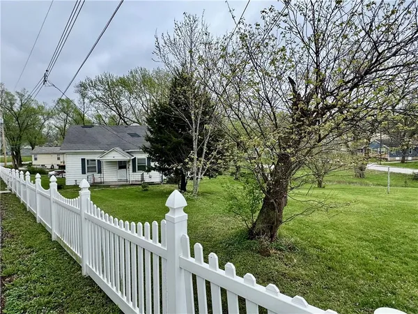 $185,900 | 725 Ley Street, Excelsior Springs, MO 64024