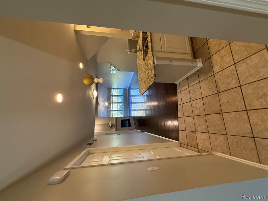 7172 Kings Way Flushing, MI 48433 - Photo 5 of 41