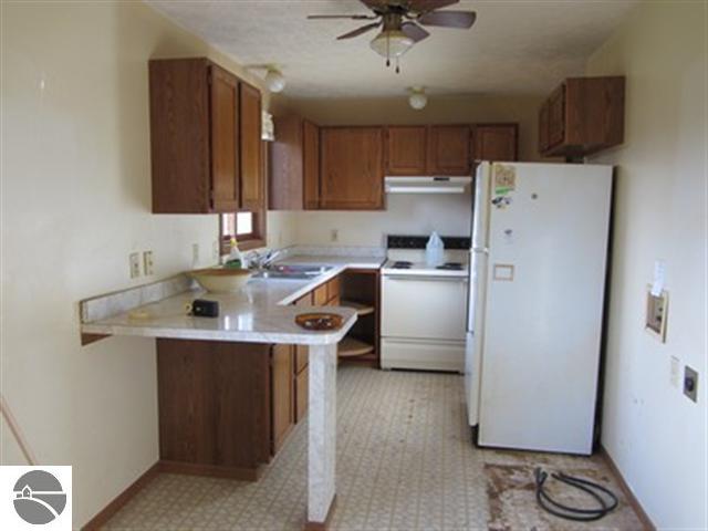 16821 Center Road Traverse City, MI 49686 - Photo 8 of 17 1729959-7.JPG