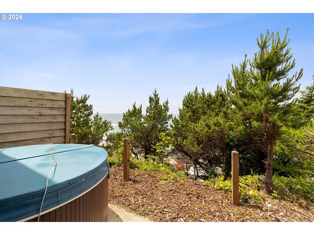 $897,000 | 1933 Southwest Coast Avenue, Lincoln City, OR 97367