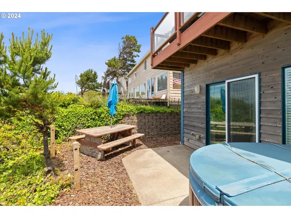 $897,000 | 1933 Southwest Coast Avenue, Lincoln City, OR 97367