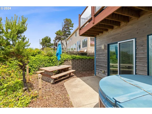 $897,000 | 1933 Southwest Coast Avenue, Lincoln City, OR 97367