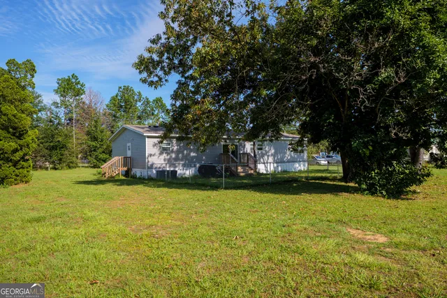 a house with swimming pool in front of it