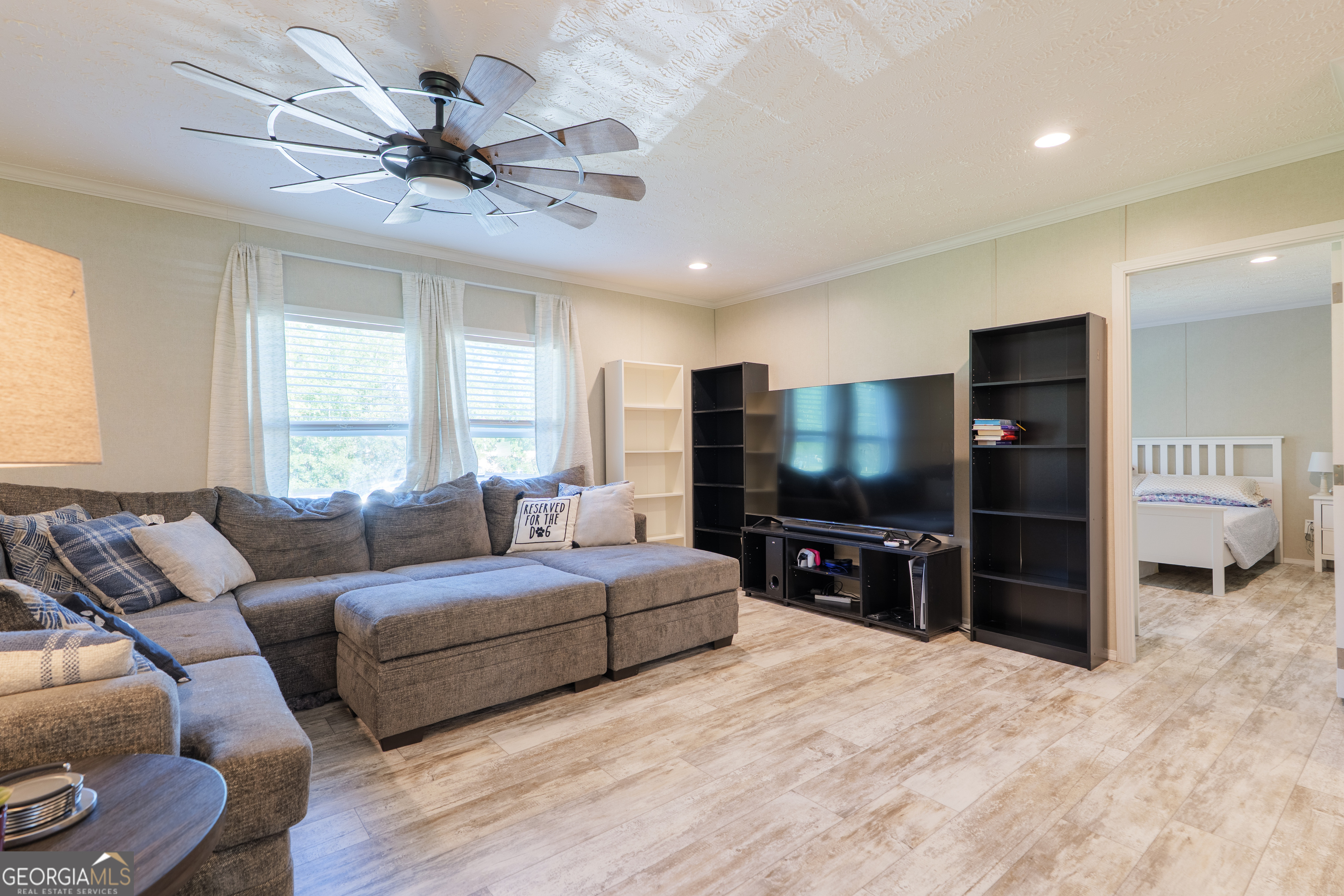 6054 Glenn Road Valdosta, GA 31606 - Photo 4 of 41 a living room with furniture and a flat screen tv
