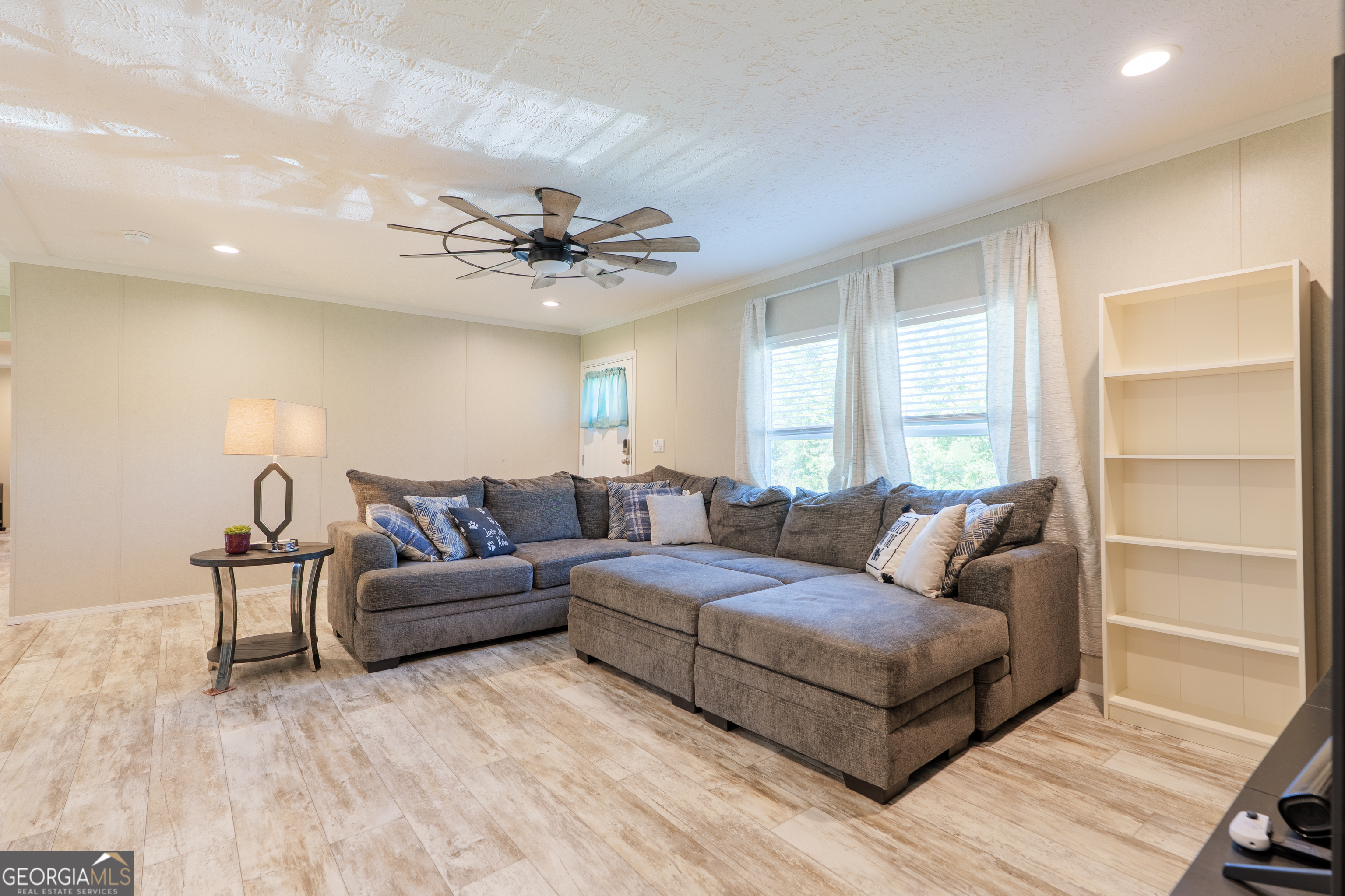6054 Glenn Road Valdosta, GA 31606 - Photo 5 of 41 a living room with furniture and a large window