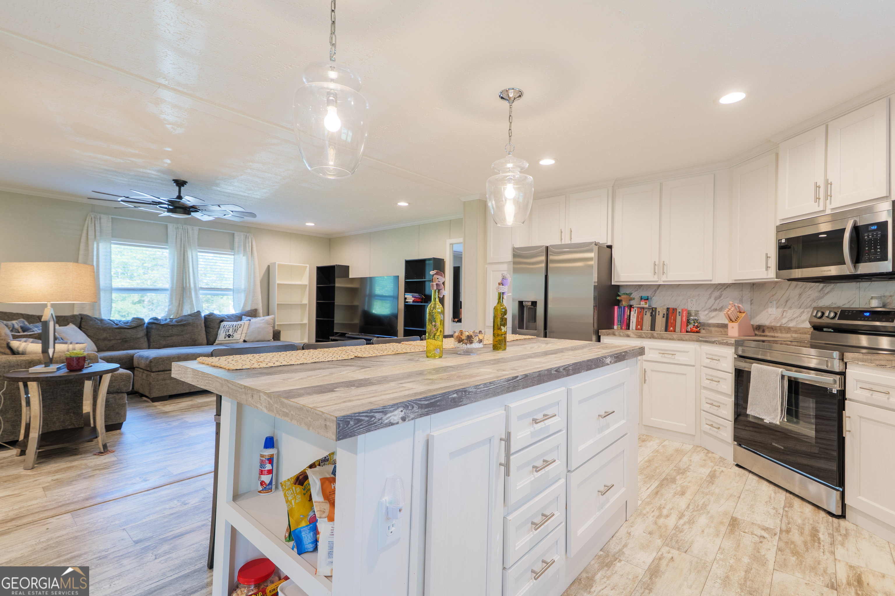 6054 Glenn Road Valdosta, GA 31606 - Photo 10 of 41 a kitchen with stainless steel appliances kitchen island granite countertop a stove and a sink