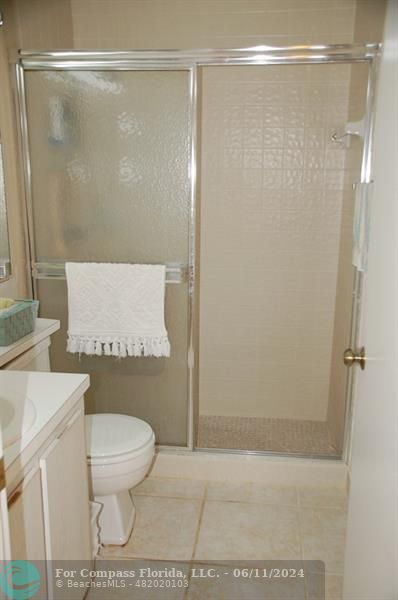 448 Pine Glen Lane, Unit E Greenacres, FL 33463 - Photo 14 of 35 a bathroom with a toilet and a shower