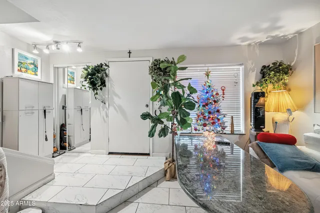 a view of entryway with interior