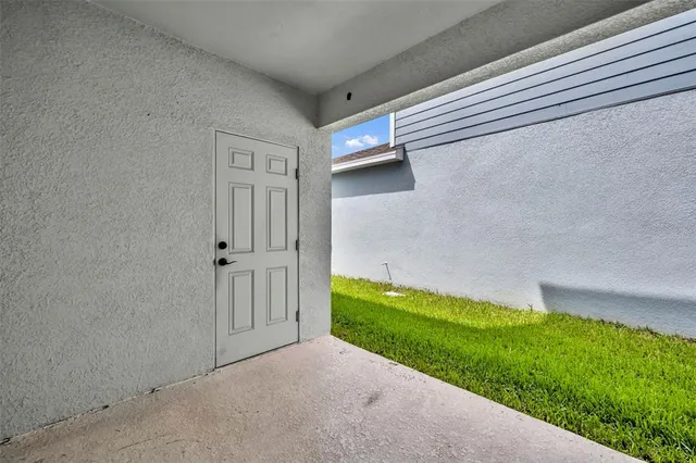 a view of backyard with garden