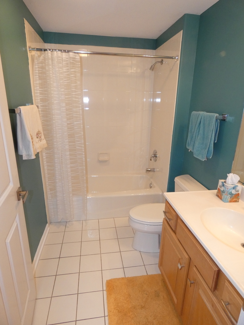 1761 Pavilion Way, Unit 301 Park Ridge, IL 60068 - Photo 19 of 36