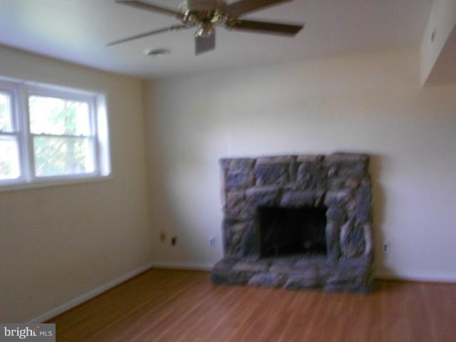 11900 Harp Road Hagerstown, MD 21742 - Photo 2 of 16 Living Room