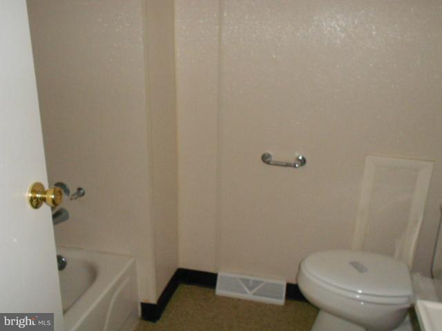11900 Harp Road Hagerstown, MD 21742 - Photo 3 of 16 Bath