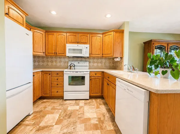 $2,400 | 209 Vivian Lane, Vestal, NY 13850