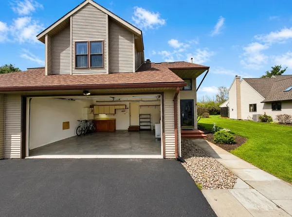 $2,400 | 209 Vivian Lane, Vestal, NY 13850