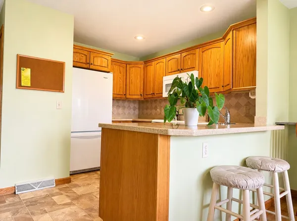 $2,400 | 209 Vivian Lane, Vestal, NY 13850