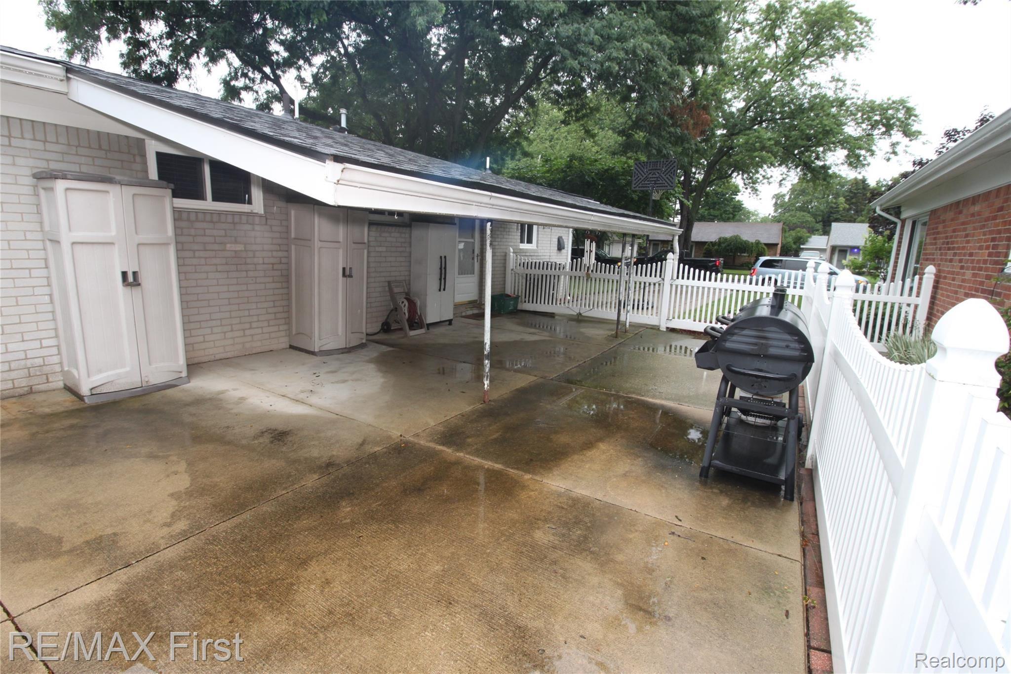 9021 Rackham Street Taylor, MI 48180 - Photo 5 of 34 IMG_6879.JPG